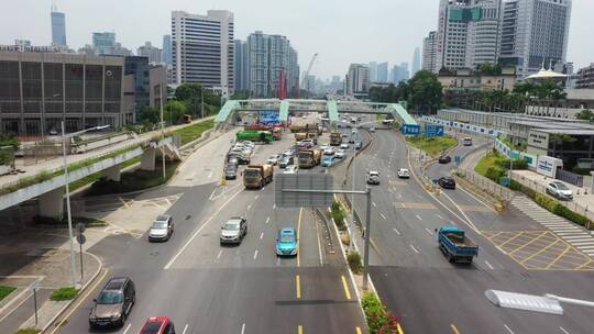 航拍泥头车工地装土道路上行驶