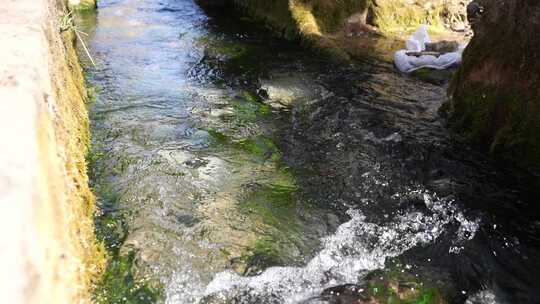 水面波纹近景