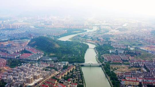 浦阳江两旁航拍诸暨城区现代城市风光