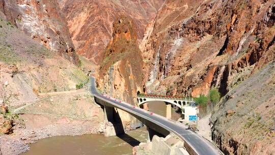 4k航拍西藏318国道怒江大峡谷纪念桥