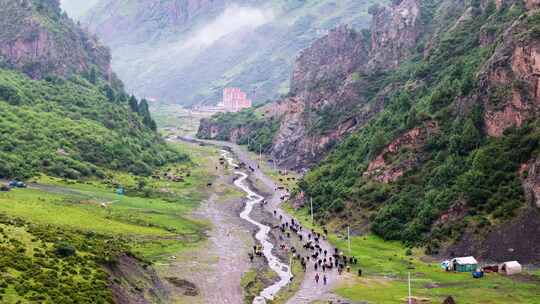 阿坝甘南风光草原石山地貌云海美丽环境航拍