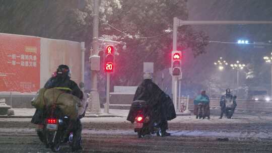 大雪中的城市交通