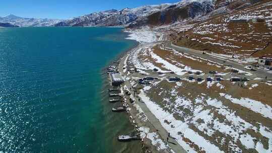 航拍西藏冬季羊卓雍措羊湖纳木错湖水与雪山