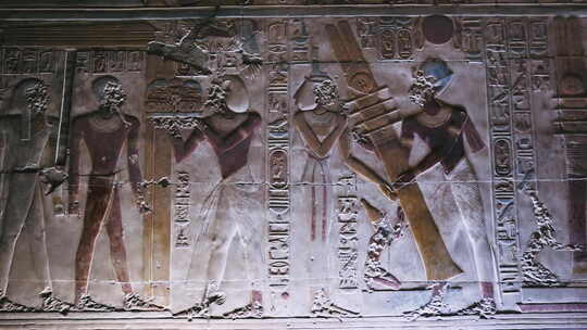 古埃及神庙中的绘画视频素材模板下载
