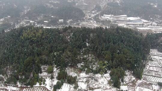 航拍山川丘陵冬天雪景