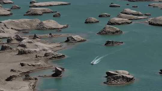 青海海西州乌素特水上雅丹地貌高空航拍