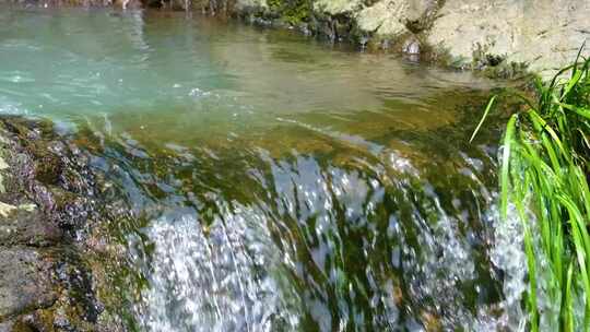 河边流水河流河水小溪山泉泉水流体液体水流