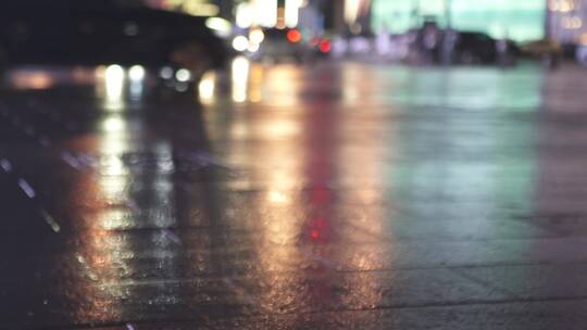 雨夜闹市人流012