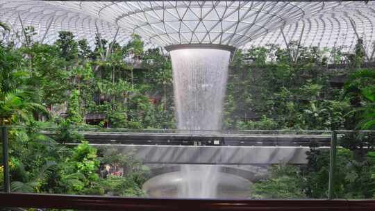新加坡机场星耀樟宜室内喷泉视频素材模板下载