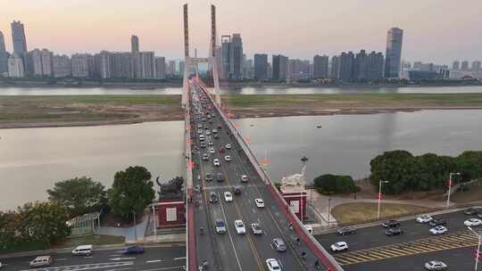 江西南昌八一大桥车流交通夜晚夜景航拍