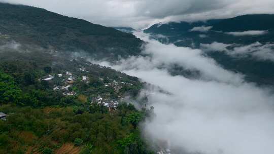 云南风光茶山云海村庄