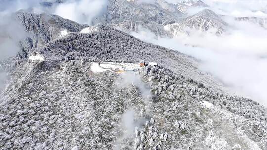 成都西岭雪山景区的日月坪远景航拍