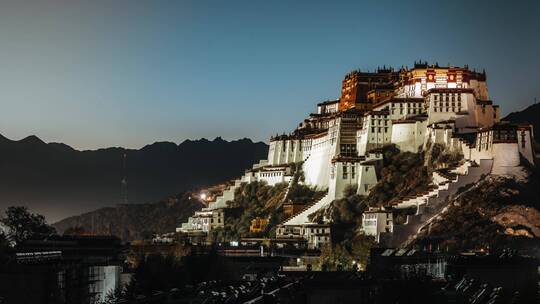 西藏拉萨市布达拉宫日落延时城市4K