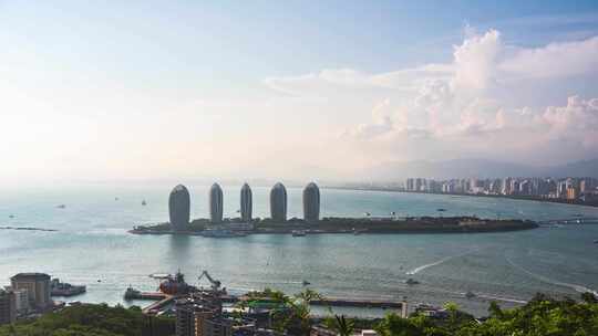 海南三亚鹿回头景区看凤凰岛夏日美景