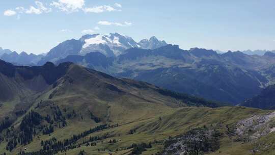 航拍山脉风景