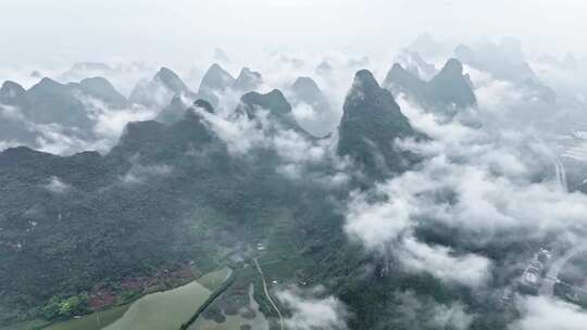 航拍桂林山水云雾