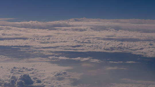 移动拍摄云层飞机窗外