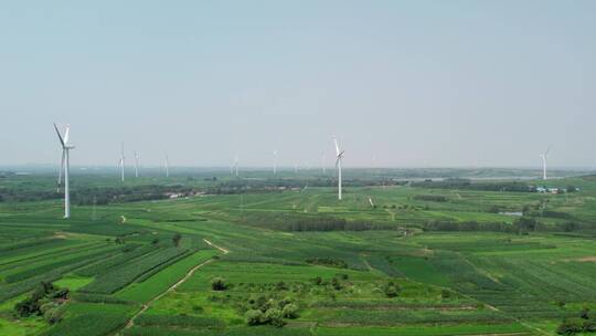 4k 航拍户外农田绿色风力发电机