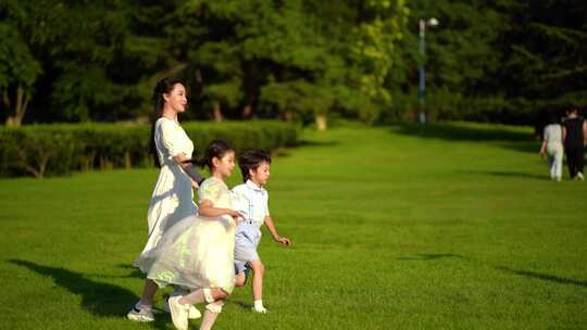 妈妈陪孩子 亲子时光母女视频素材模板下载