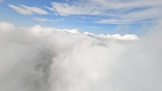 穿越机航拍清晨白云端穿云白色棉花云层