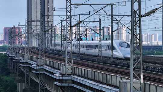 中国高铁实拍 穿梭桥梁