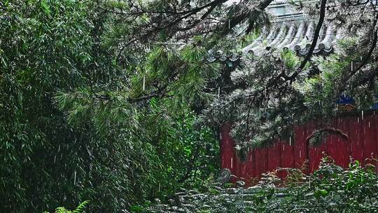 中国风寺庙古建筑下雨雨滴慢镜头