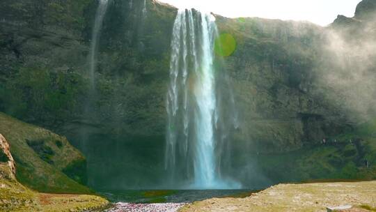 冰岛瀑布的慢动作镜头