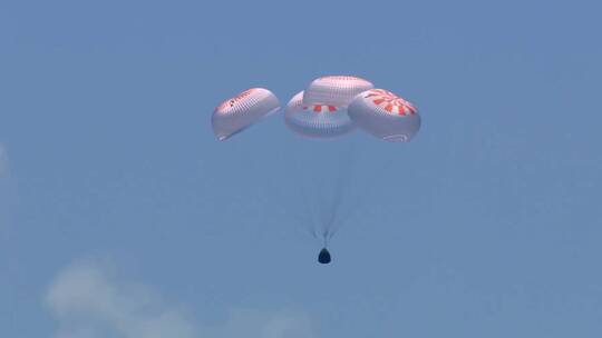 太空舱在缓缓降落视频素材模板下载