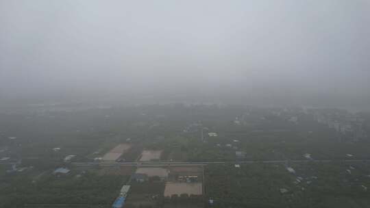 阴雨绵绵的广东东江流域航拍