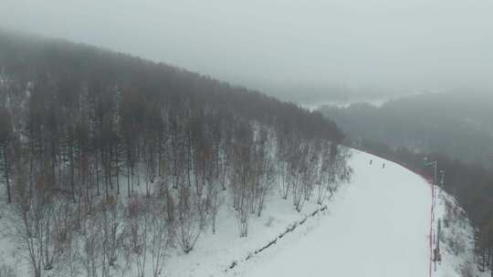 高山雪场雪道滑雪