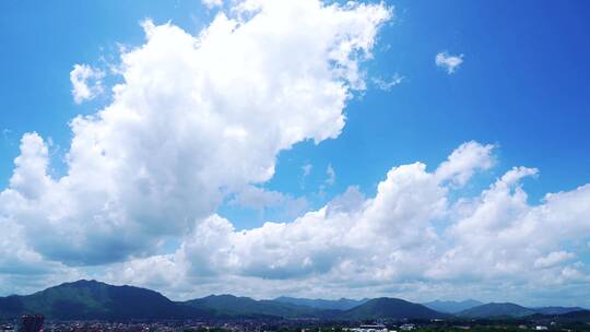 小镇天空云朵延时白云山小清新蓝天夏天乡村