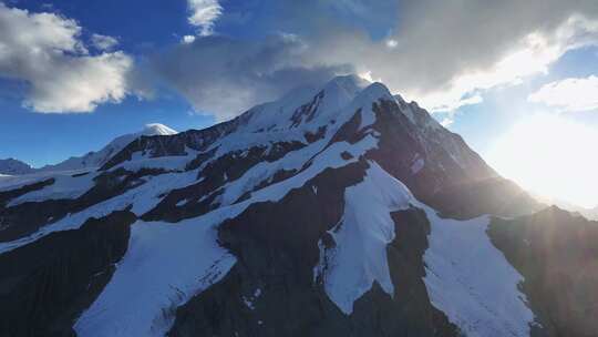 航拍四川甘孜贡嘎山区燕子沟雪山风光