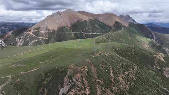 中国西藏昌都高山输电线路航拍