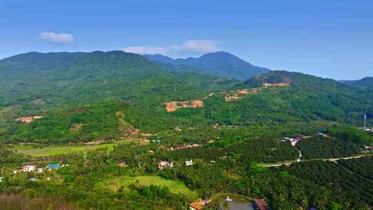 绿色山峦自然风光航拍