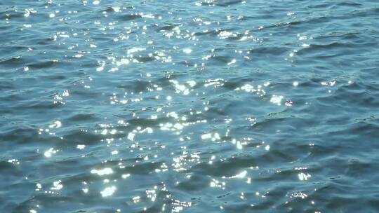 大气震撼唯美的湖边逆光水波纹