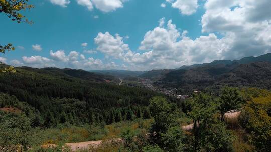 延时视频西南山区村寨蓝天白云云层变化