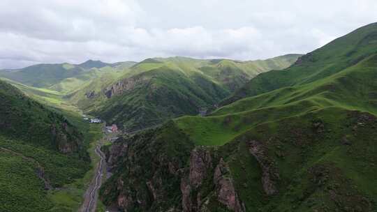 阿坝甘南风光草原石山地貌云海美丽环境航拍