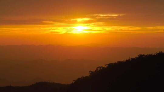 湖北利川齐岳山上夕阳落山延时摄影