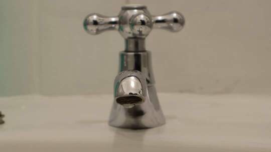 金属水龙头特写素材