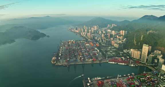 深圳盐田港清晨航拍港口大景