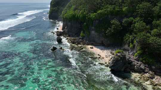 印尼梅拉第海滩断崖海滨自然风光航拍