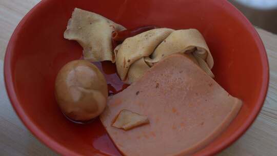 鸡蛋 香肠片 豆皮 食物 食品