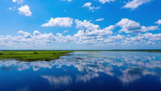 草原生态湿地蓝天白云