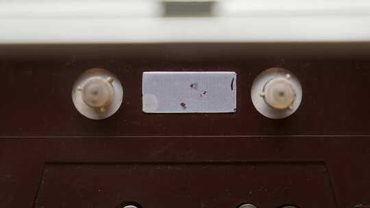 旧录音机中的盒式磁带视频素材模板下载