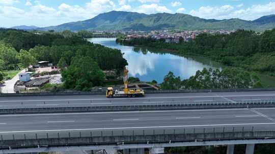 高速公路养护道路航拍高速养护公路维护车辆