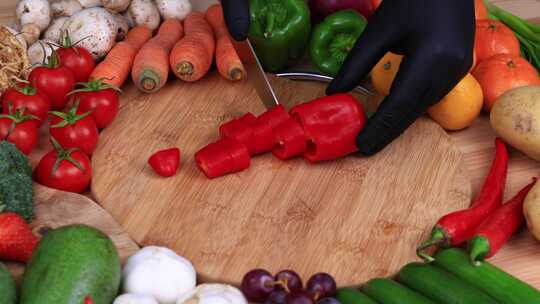 厨房瓜果蔬菜切辣椒