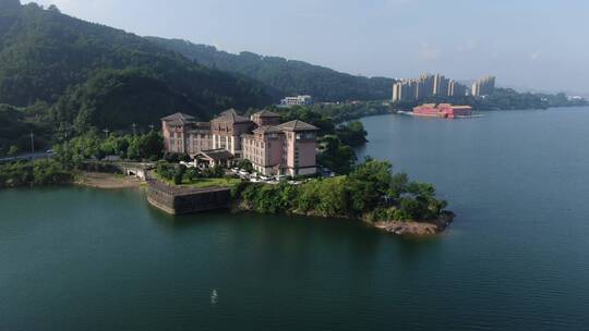 航拍浙江淳安千岛湖公路，自然美景