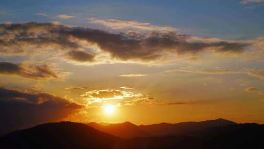 远山日出延时山峰日出风景乡村日出农村风光