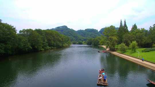 航拍武夷山九曲溪竹筏漂流绿水青山溪流竹排