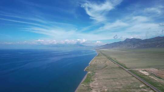 航拍新疆旅游赛里木湖蓝色湖景自然风光